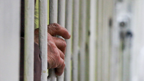 Ээжтэйгээ хамтран хар тамхи наймаалдаг байсан этгээдийг баривчилж, ял оноожээ